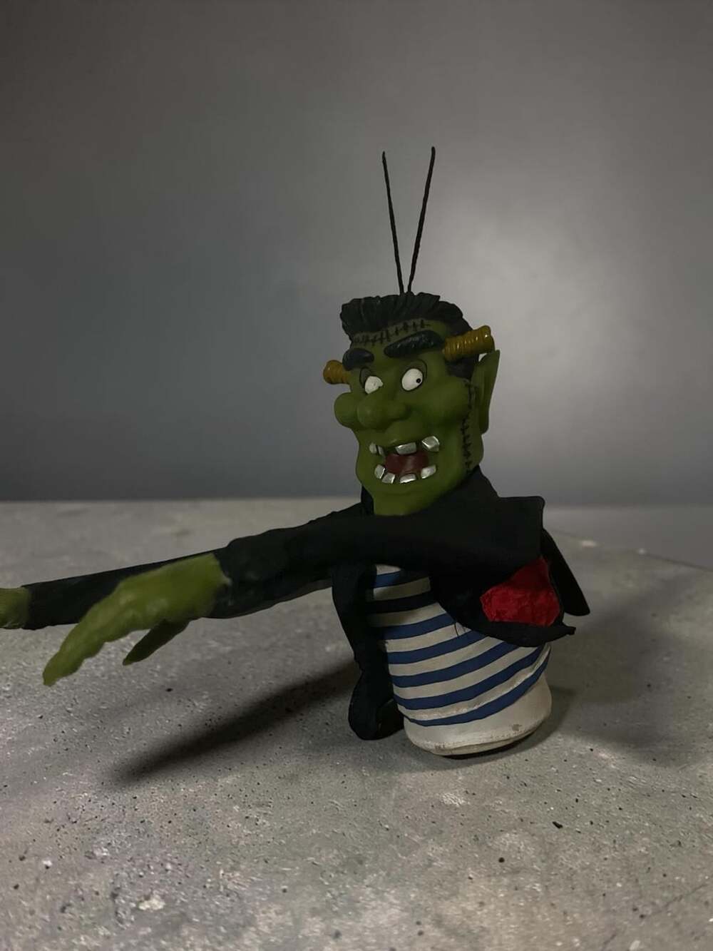 Frankenstein Halloween Jumping Pal Figure hang up